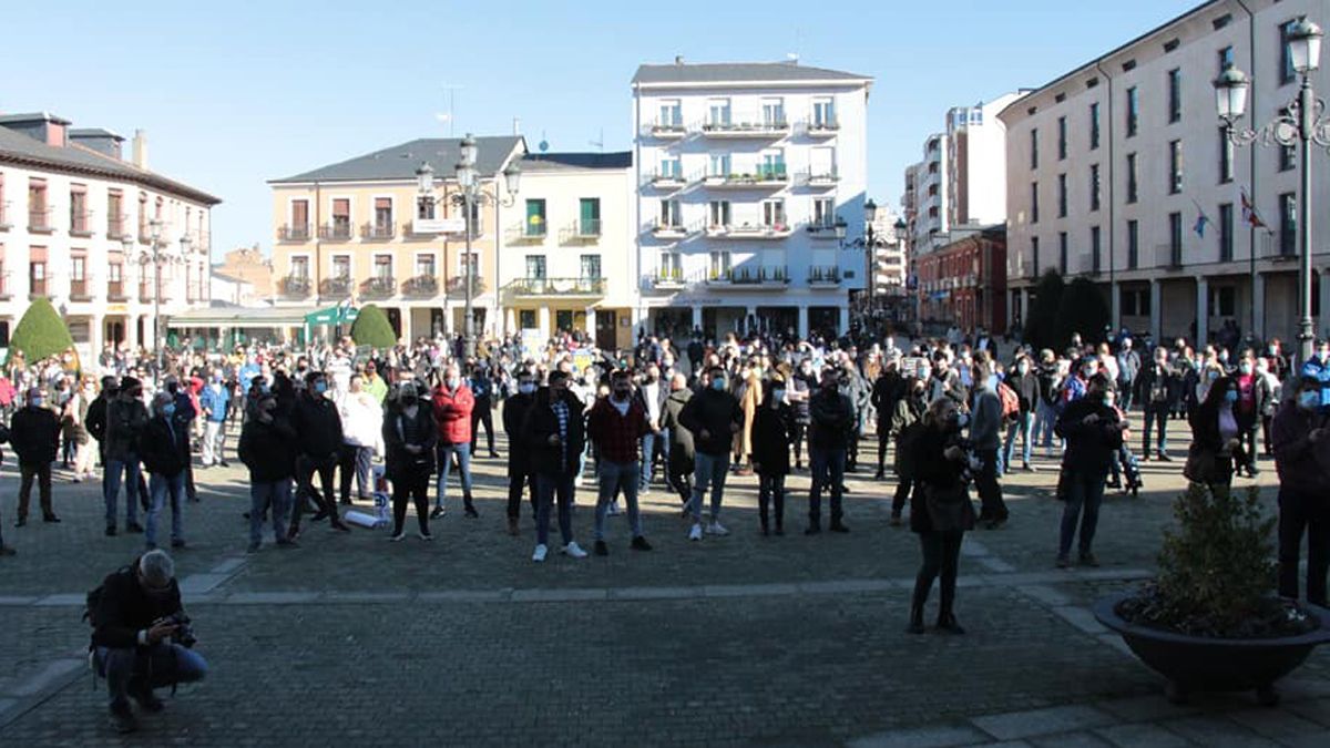 Imagen de la concentración este domingo 22 de noviembre, apoyada por el alcalde de Ponferrada, que la difundió en sus redes sociales.