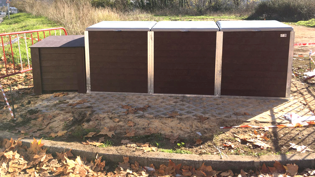 Las pilas compostadoras colocadas en Flores del Sil.