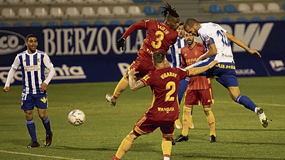 Yuri conecta un cabezazo frente al Zaragoza. | LALIGA