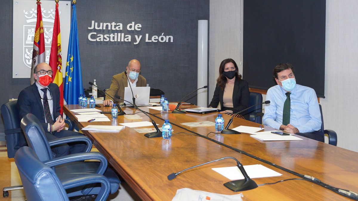 Ortega, Igea, Amigo y Fernández Carriedo, durante la reunión con los representantes de los hosteleros. | JCYL