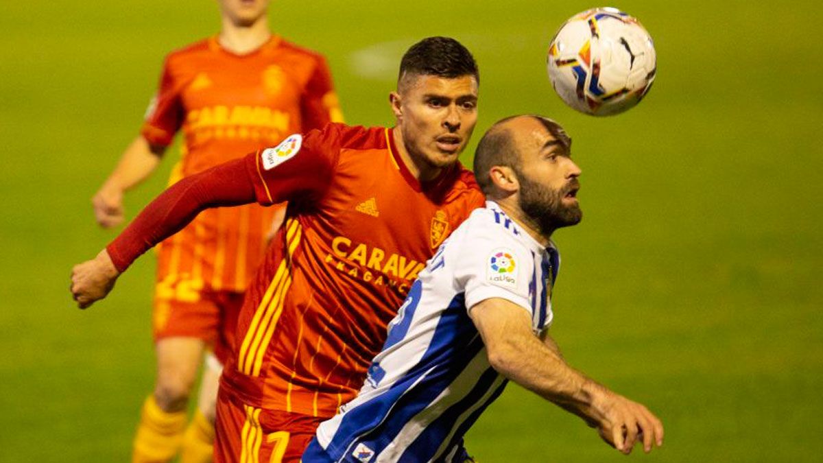 Paris pugna por un balón frente al Zaragoza. | LALIGA