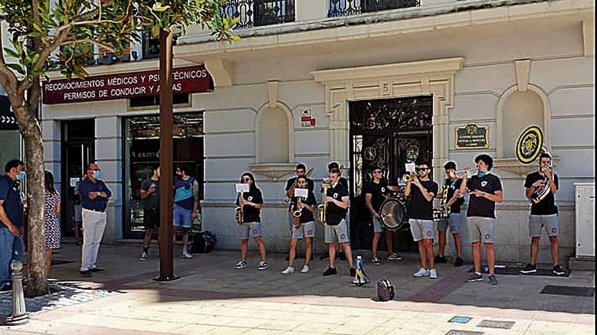 Las modalidades son teatro, danza, música, circo, poesía performativa, arte de acción, magia y artes plásticas.