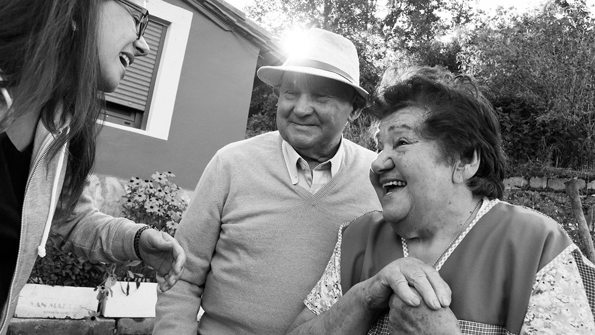 Sabugal en una de las fotografías en las que busca testimonios. | PABLO J. CASAL Sabugal en una de las fotografías en las que busca testimonios. | PABLO J. CASAL