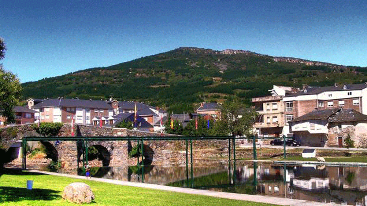 Playa fluvial de Vega de Espinareda. Playa fluvial de Vega de Espinareda.