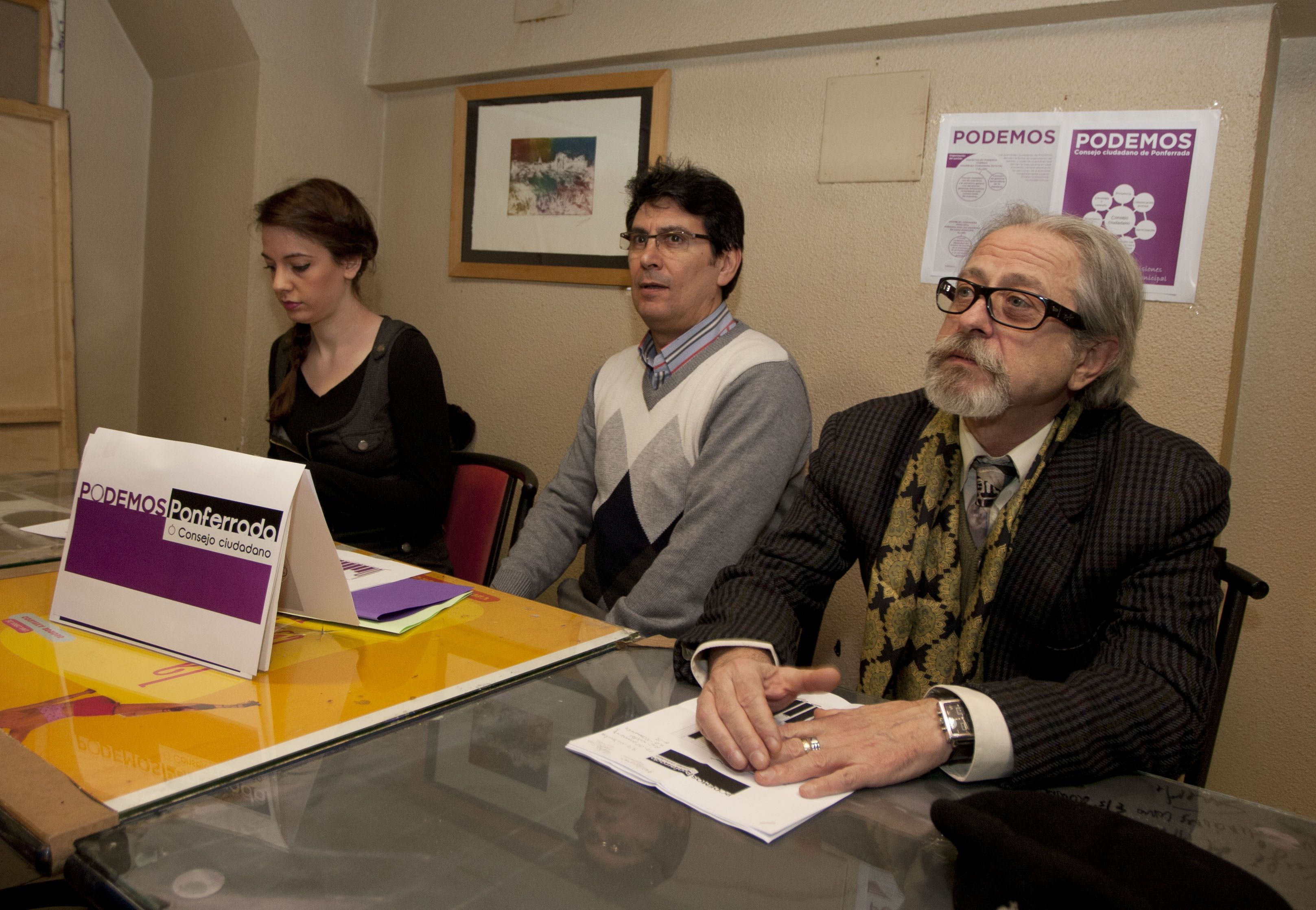 Suñén en el centro, junto a miembros del Consejo ciudadano. | C.S. (Ical)