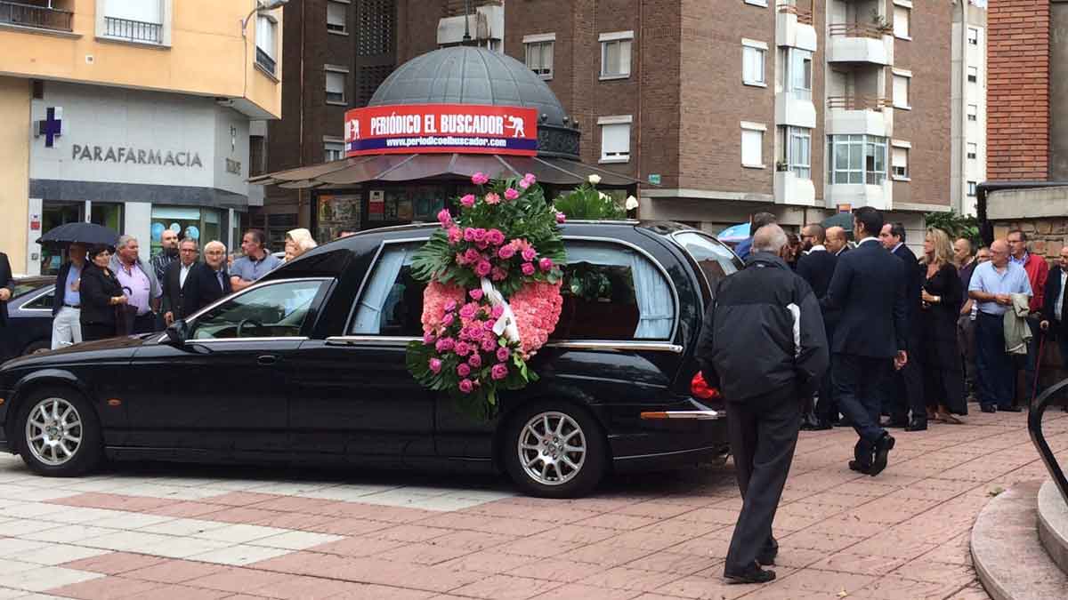 Un momento del funeral de José Martínez Núñez en Ponferrada.