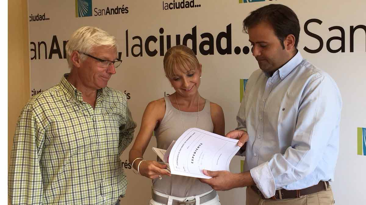 Miguel Ángel Flórez (i), Eugenia Gancedo y Tino Rodríguez, este jueves en San Andrés.