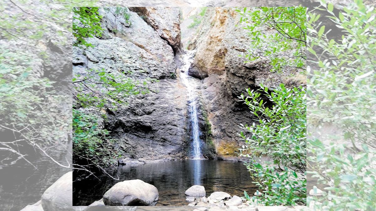 Burbuliegas, un rincón espectacular de nombre sonoro y cantarín, con pozo y cascada, "escondido" en medio de lugares mágicos. | ARSENIO TERRÓN