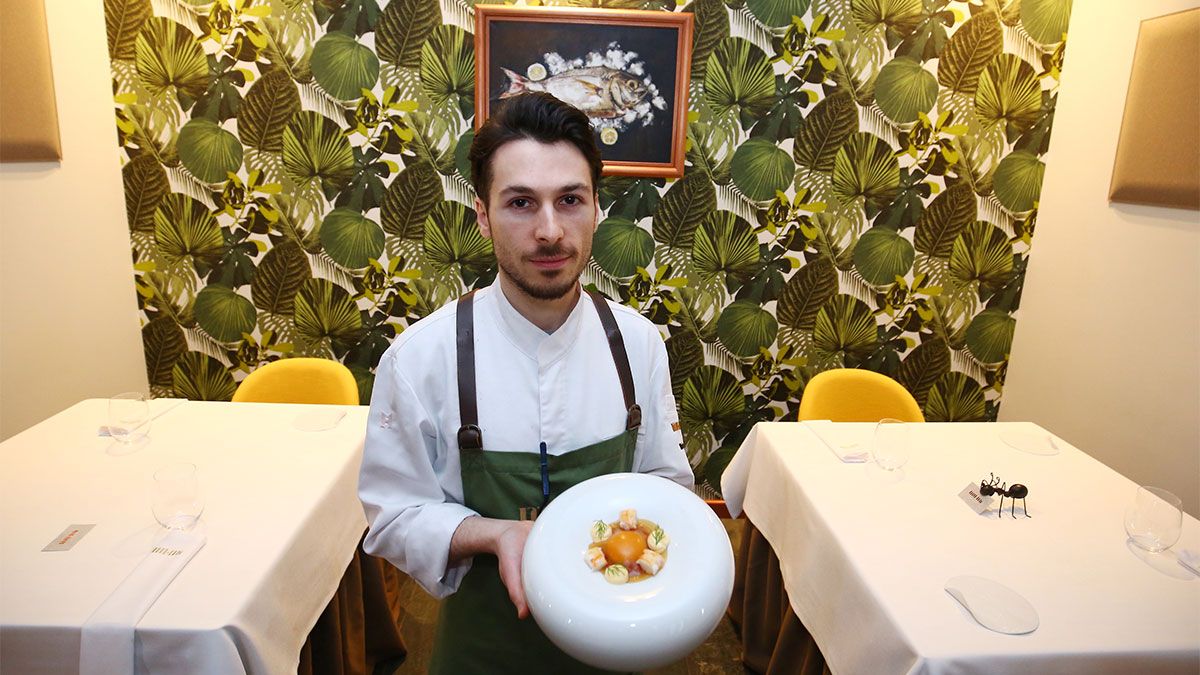 El chef Samuel Naveira, de Mu.na, en Ponferrada, ha logrado una estrella Michelín. | ICAL El chef Samuel Naveira, de Mu.na, en Ponferrada, ha logrado una estrella Michelín. | ICAL
