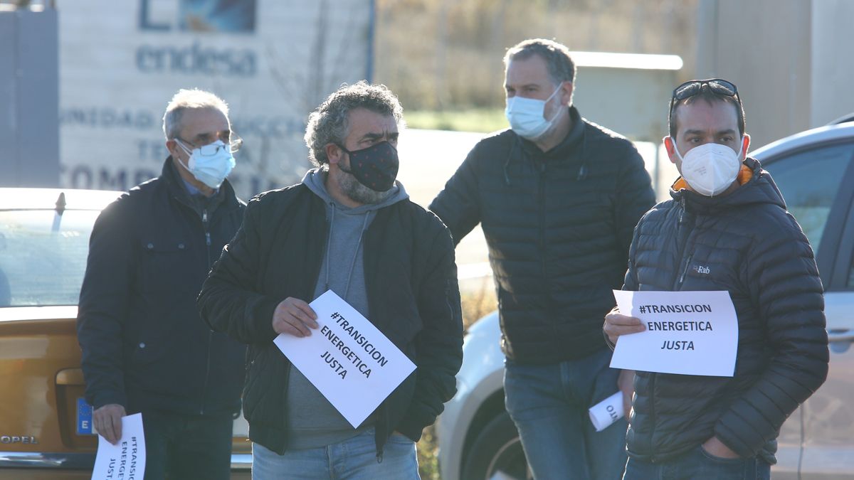 Movilización a las puertas de la central de Compostilla de los trabajadores de Endesa. | ICAL