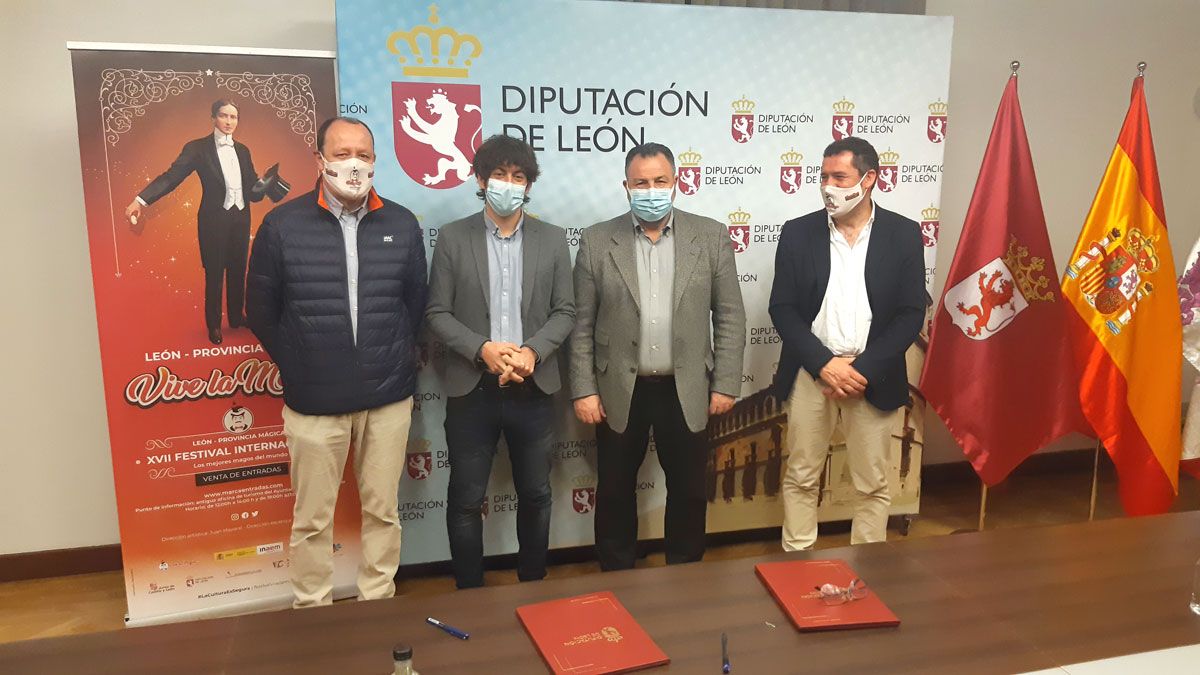 Manuel Matilla, Pablo López Presa, Eduardo Morán y Javier Cambero tras la firma del convenio de colaboración.