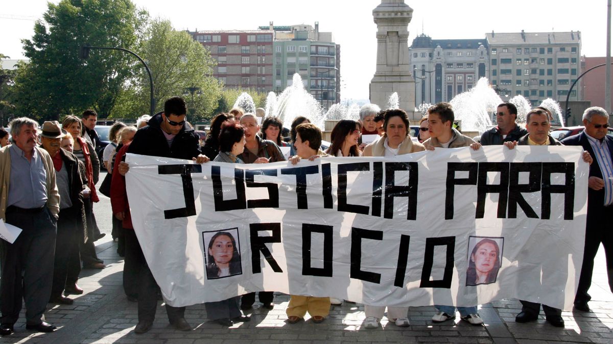 Una manifestación convocada en 2007 por la familia de Rocío Fernández para reclamar la pronta resolución del crimen de Navatejera. | ICAL