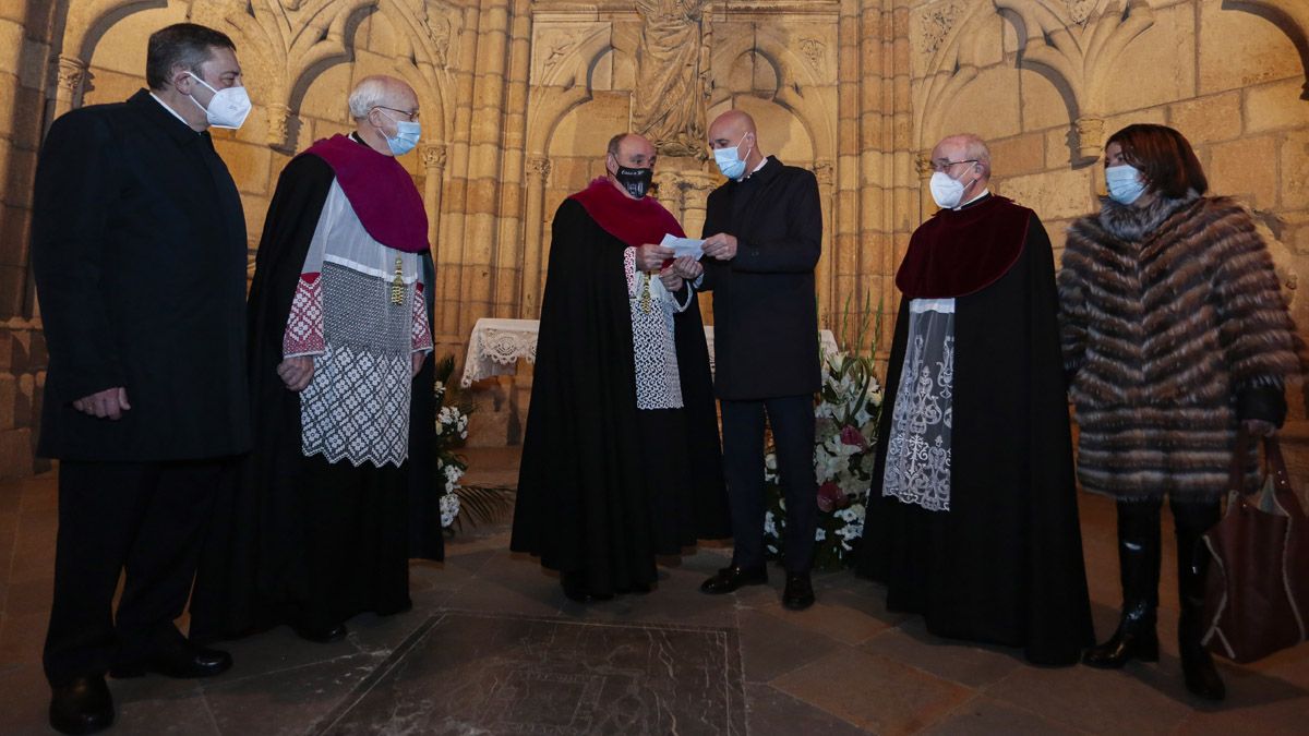 Acto para la entrega del donativo de la ciudad a la Catedral. | L.N.C.