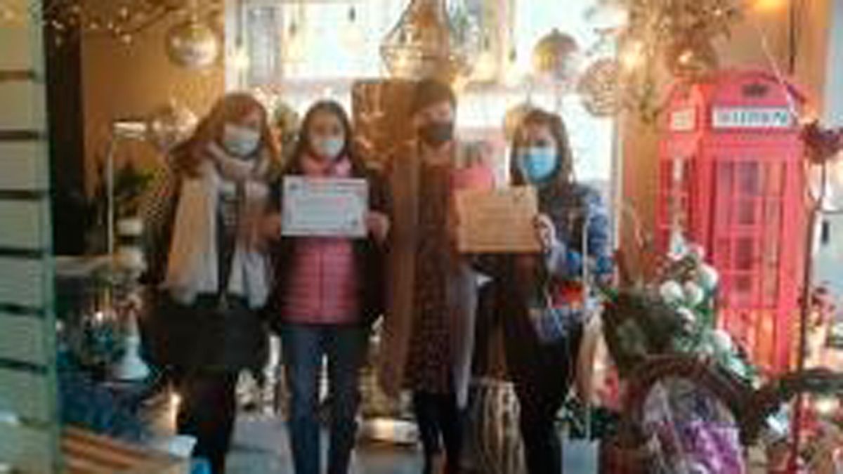 Entrega del premio a La despensa de Malú.