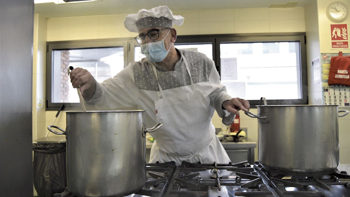 Las cocinas del hospital elaboran menús especiales. | L.N.C.