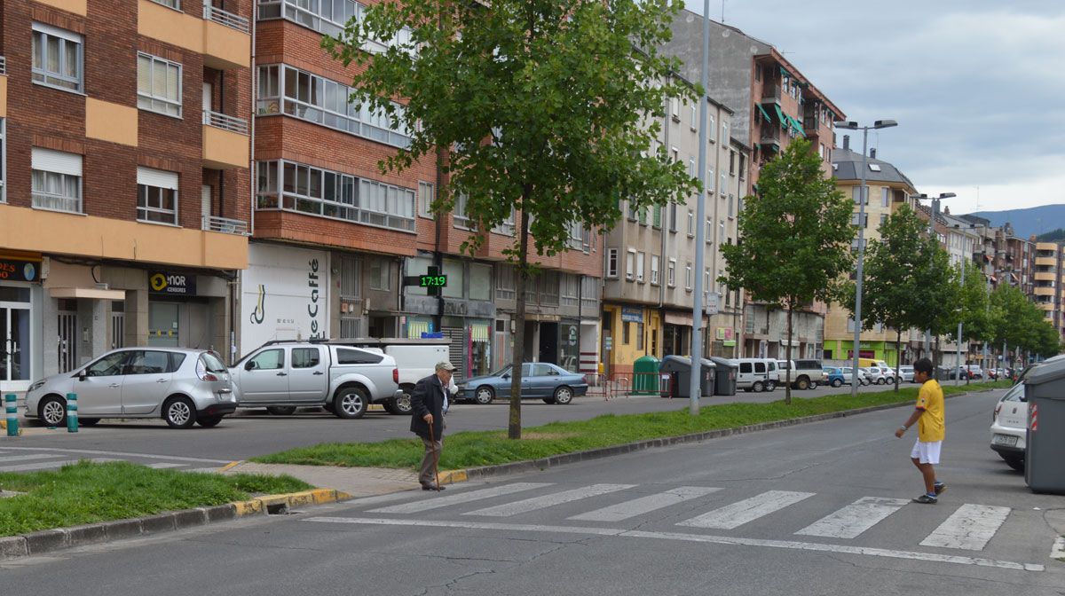 La avenida de América en el barrio ponferradino de Los Judíos, en una imagen de archivo. | L.N.C.