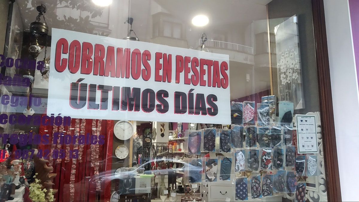 Low Cost es la única tienda de Ponferrada que compra en pesetas. | MAR IGLESIAS