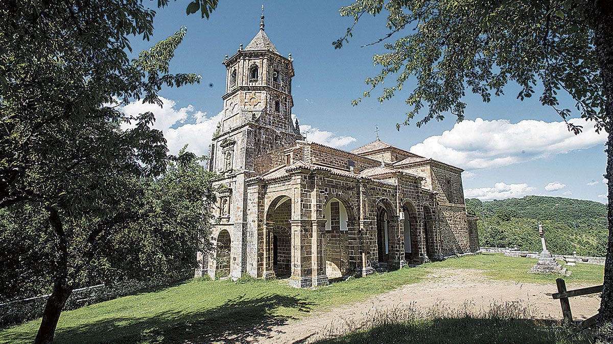 El Santuario de la Virgen de la Velilla, de finales del XVII, en lo más alto del Valle del Tuéjar. | MAURICIO PEÑA