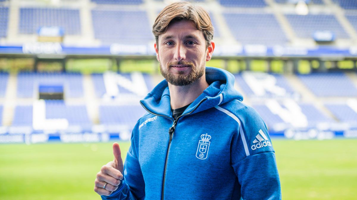 Borja Valle ya luce los colores del Oviedo. | REAL OVIEDO