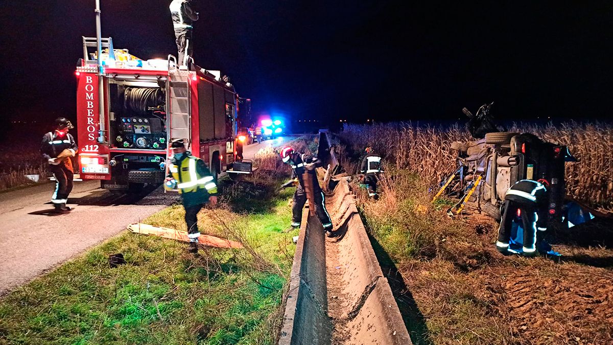 Imagen del último accidente mortal de 2020 en la provincia de León. | BOMBEROS AYTO. LEÓN