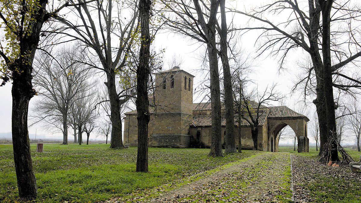 Ermita de la Virgen de la Vega a las afueras de Cimanes. | MAURICIO PEÑA Ermita de la Virgen de la Vega a las afueras de Cimanes. | MAURICIO PEÑA