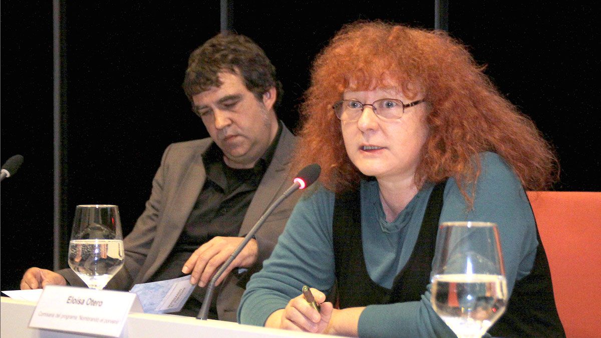 La poeta y periodista Eloísa Otero junto a Vicente Muñoz. | PEIO GARCÍA (ICAL)