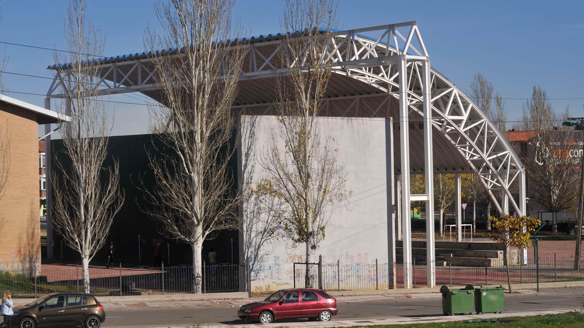 La pista cubierta del polideportivo de Navatejera, construida durante el mandato de García Bayón. | DANIEL MARTÍN