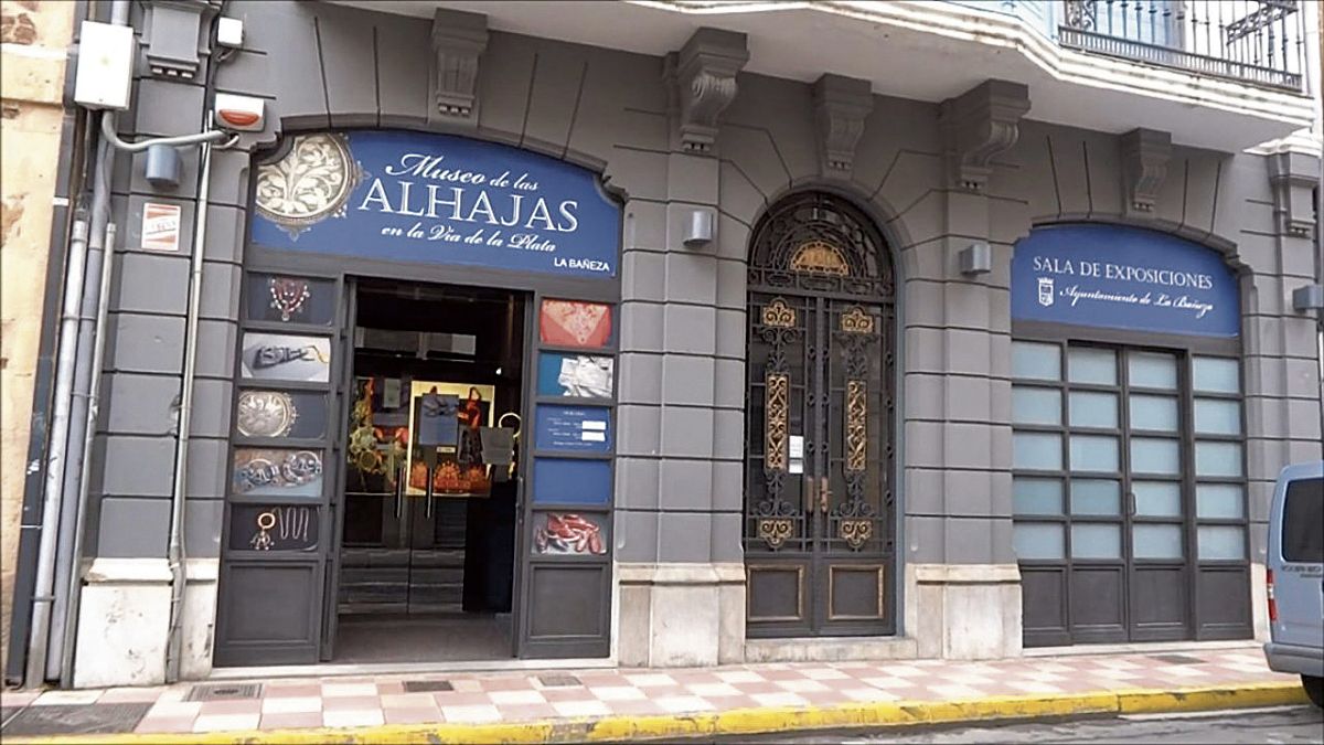 Fachada exterior del Museo de las Alhajas en la Vía de la Plata. | ABAJO