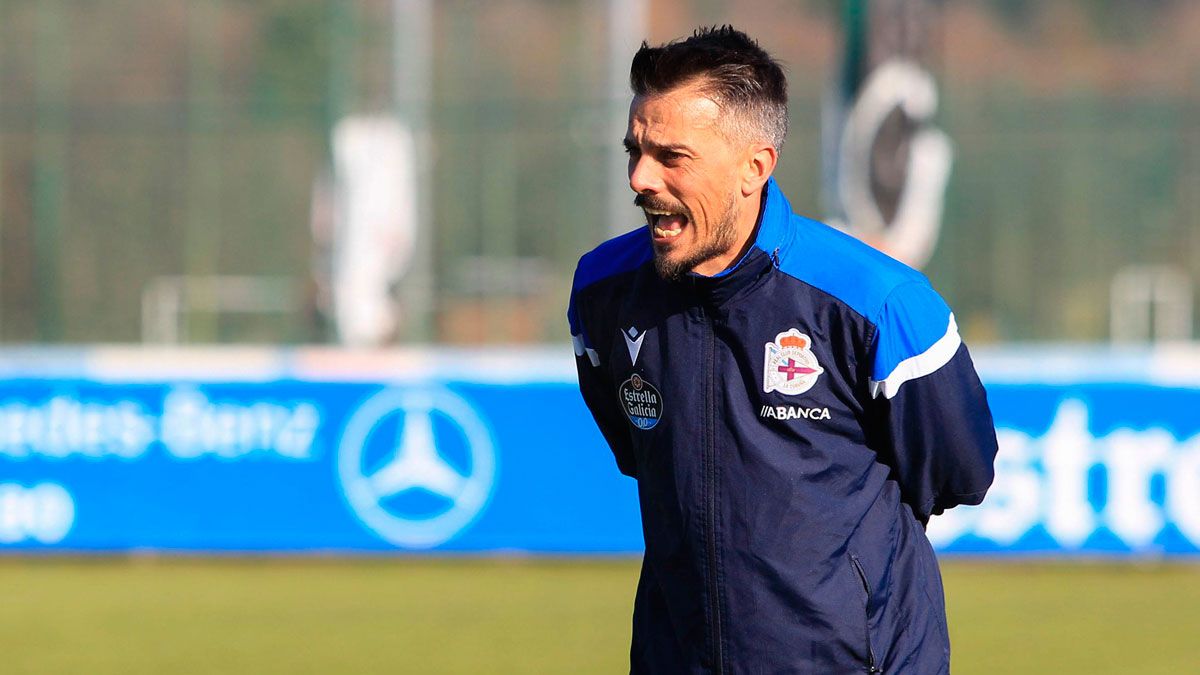 Rubén de la Barrera, durante su primer entrenamiento en Abegondo.  | RC DEPORTIVO