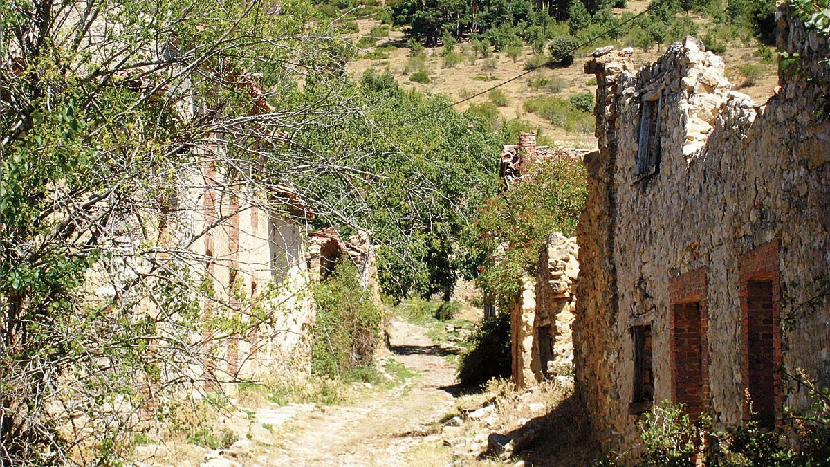 Ponga dedicará un espacio del seminario a patrimonio perdido en la comarca, como es el caso del pueblo abandonado de Quintana de la Peña.