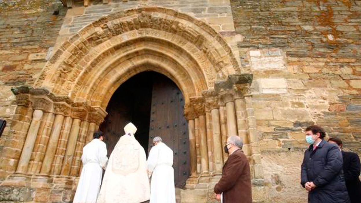 La Iglesia de Santiago de Villafranca, que cada Año Jubilar abre sus puertas para iniciarlo, pone fin al Camino Olvidado. | ICAL