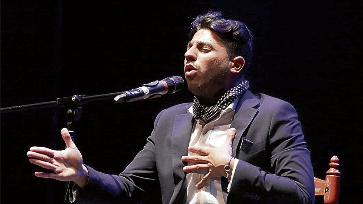 El cantaor José Campos Cortés, Morenito Hijo, durante una actuación. | PACO MANZANO