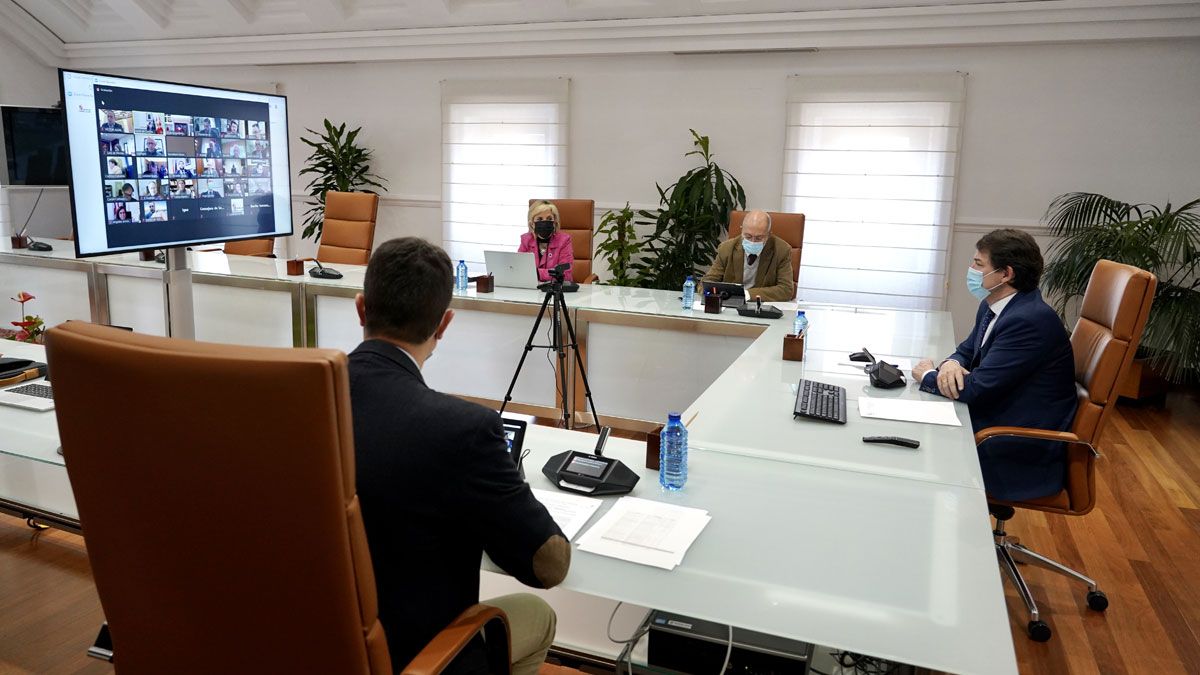Reunión de la Junta con alcaldes y presidentes de diputaciones. | ICAL