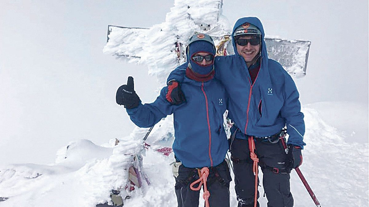 Gerard Descarrega y Francisco López Smith en la cima del Aneto, su primer gran pico conquistado. | L.N.C.