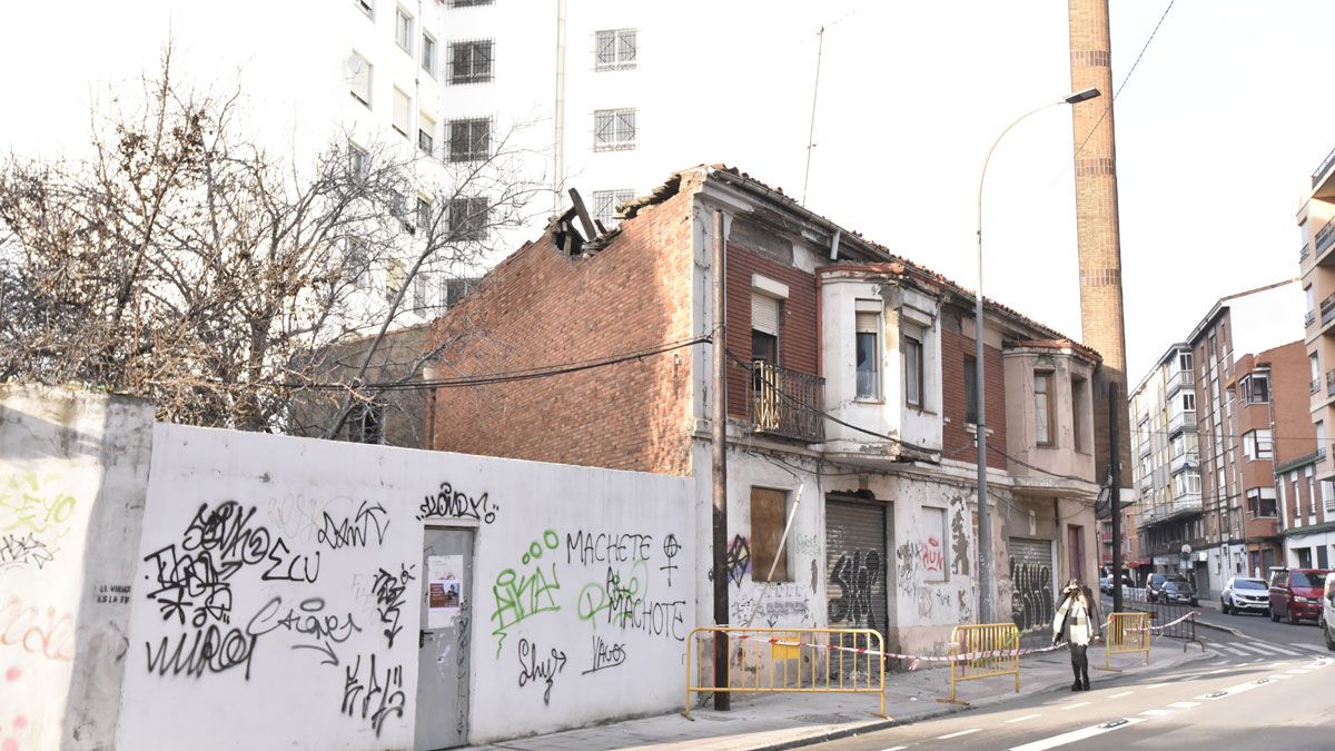 Estado que presenta la casa ubicada en el número 1 de la plaza Padre Severino Ibáñez. | SAÚL ARÉN