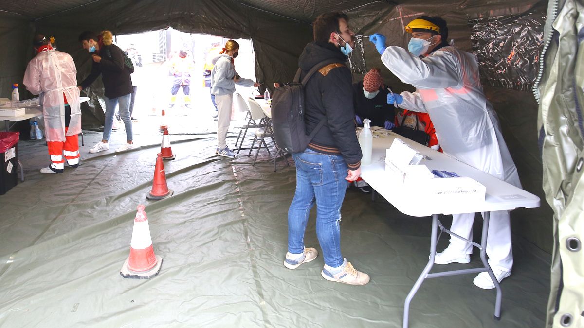 Realización de pruebas en la carpa instalada en el campus de Ponferrada. | C.S (Ical)