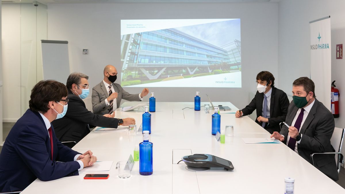 El ministro de Sanidad, Salvador Illa, en la planta de Insud Pharma de Guadalajara. | L.N.C.