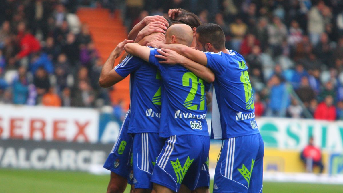 Jugadores de la Deportiva celebran un gol. | CÉSAR SÁNCHEZ