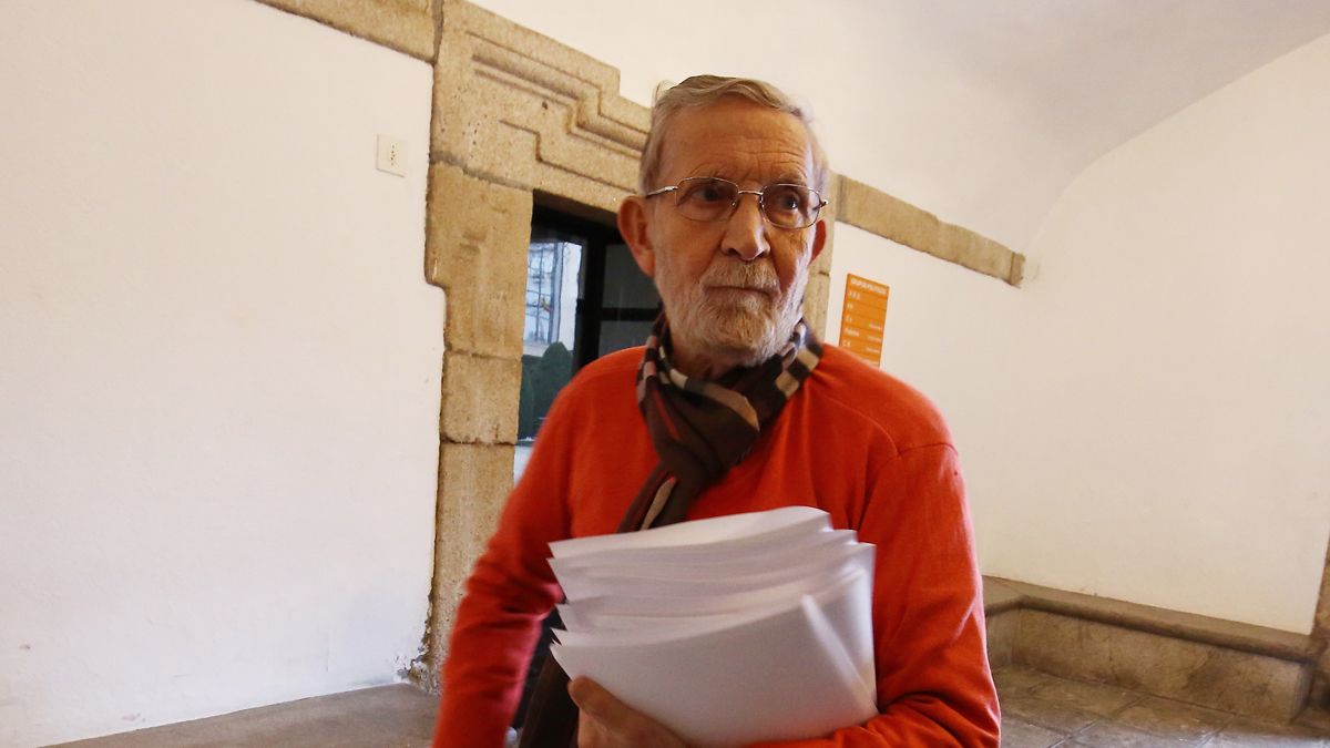 Carballo inicia una recogida de firmas como las que ha llevado a cabo en otros temas. | ICAL