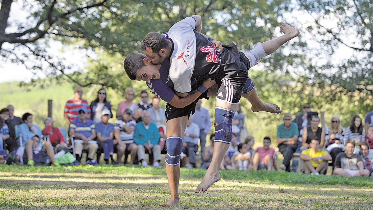 ‘Rubo’ el de Valdorria tuvo una tarde impresionante con rivales de todo tipo, desde veteranos como Arce (en la foto) al joven ‘Tomasuco’, en la final. | MAURICIO PEÑA