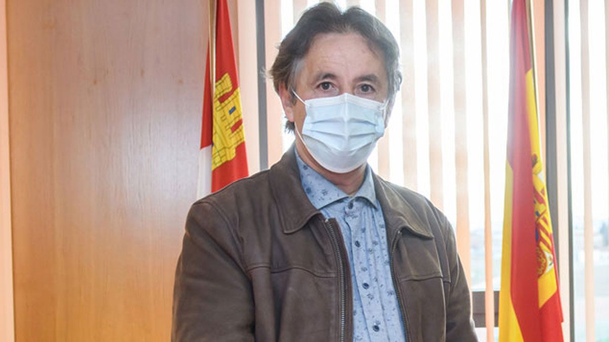 El alcalde de Chozas de Abajo, Santiago Jorge Santos. | L.N.C. El alcalde de Chozas de Abajo, Santiago Jorge Santos. | L.N.C.