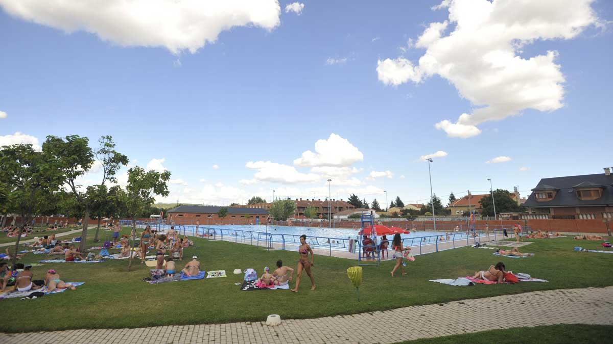 La piscina de San Andrés delRabanedo fue reabierta el pasado 3 de agosto tras las obras de rehabilitación. | DANIEL MARTÍN