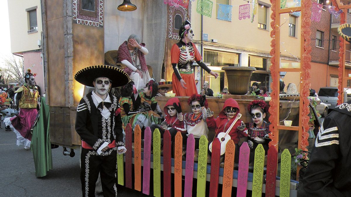Imagen de archivo del desfile del pasado año en La Robla. | E. NIÑO Imagen de archivo del desfile del pasado año en La Robla. | E. NIÑO