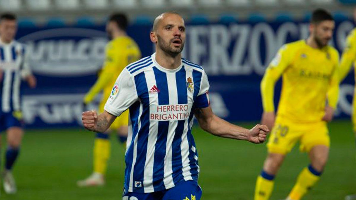 Yuri celebra su segundo gol ayer ante el Alcorcón. | LA LIGA