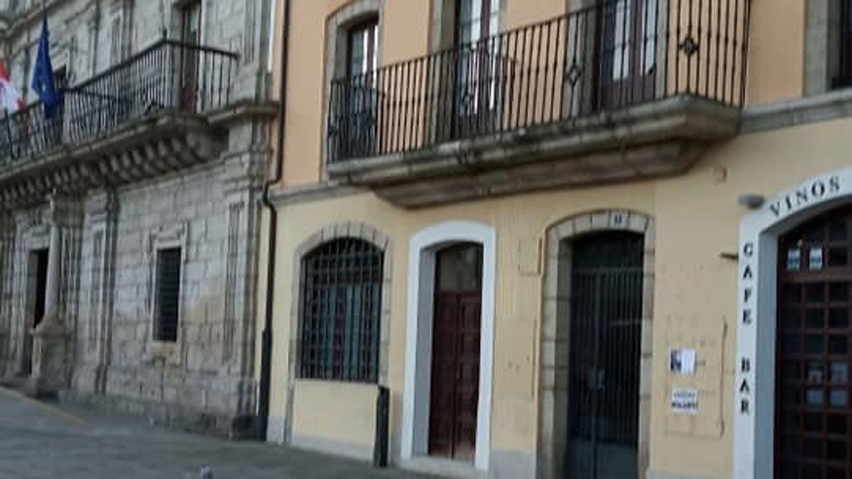 La casa ofrecería más espacio para las dependencias municipales, dice Carballo.