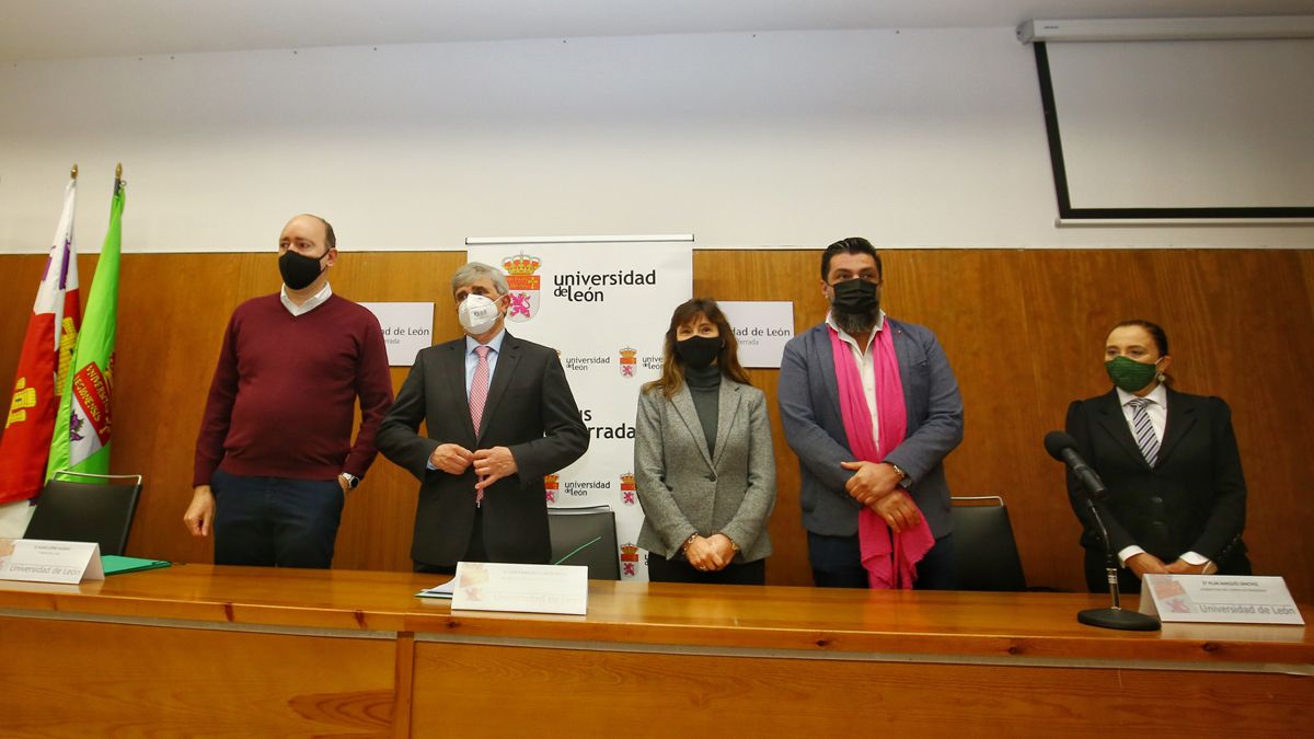 Firma de los convenios en el campus de Ponferrada. | ICAL