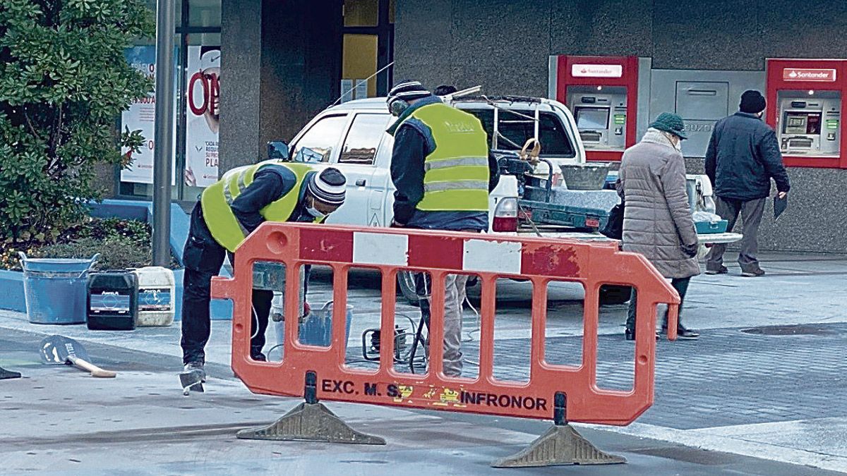 Obras de mejora en el entronque de Ordoño con Gil y Carrasco. | L.N.C.