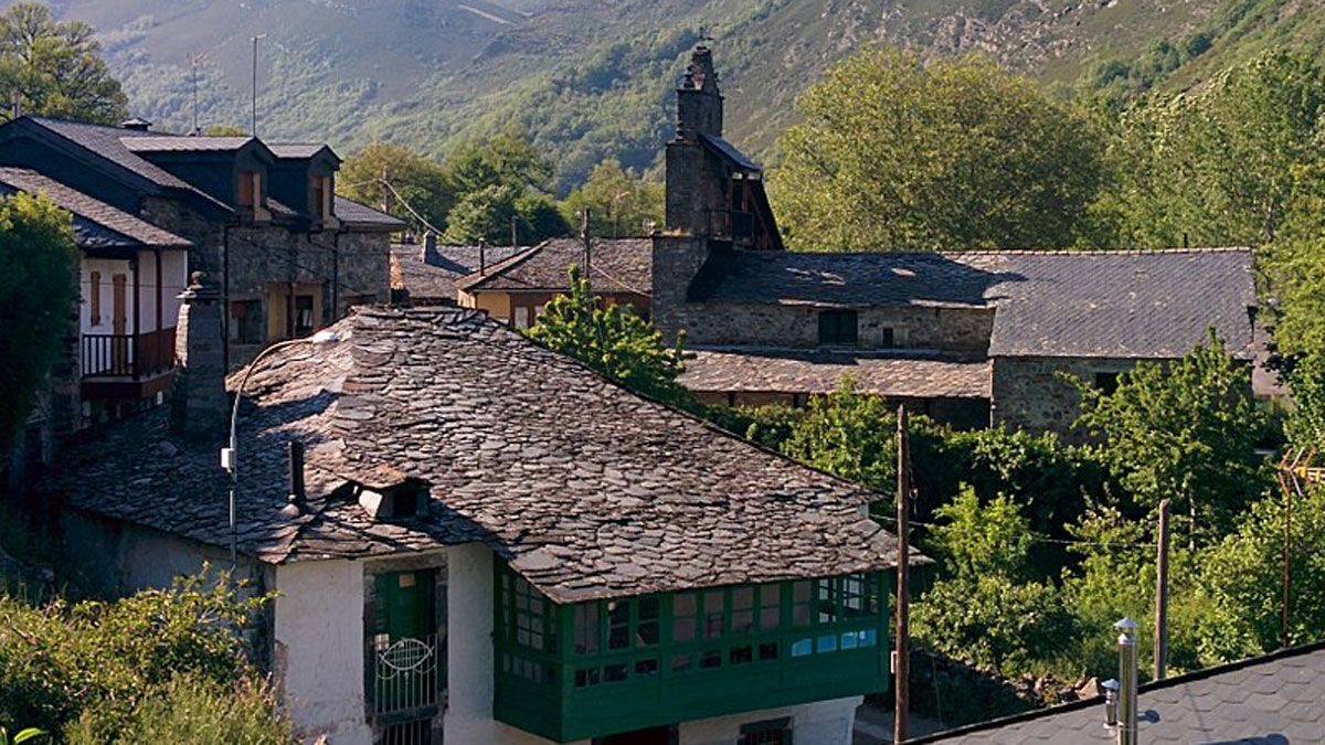 Uno de los pueblos de Candín, con apellido ancarés, Pereda de Ancares.