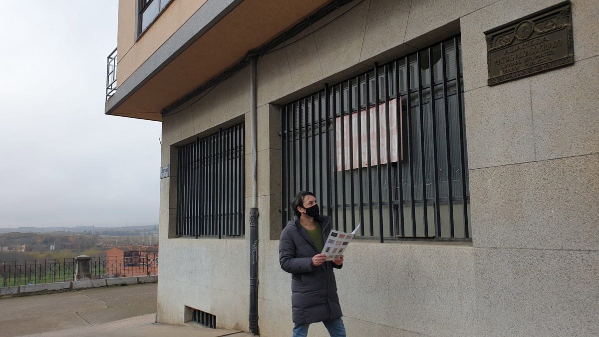 El concejal de Turismo, Esteban García, realizando el recorrido de la ruta. | L.N.C.