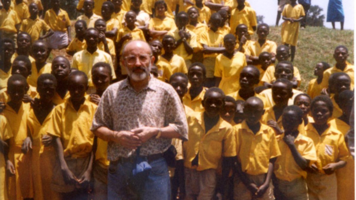 Álvarez de Paz, en una visita a Uganda como eurodiputado en 1991. Álvarez de Paz, en una visita a Uganda como eurodiputado en 1991.